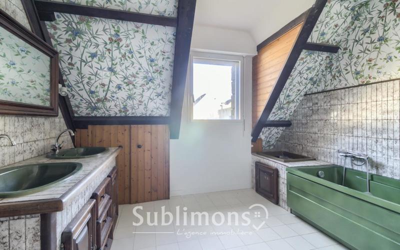 Maison - 224 m² - 7 pièces