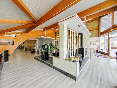 Local commercial - 366 m² - 3 pièces
