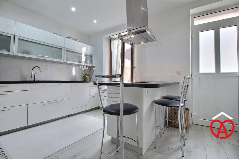 Maison - 143 m² - 7 pièces