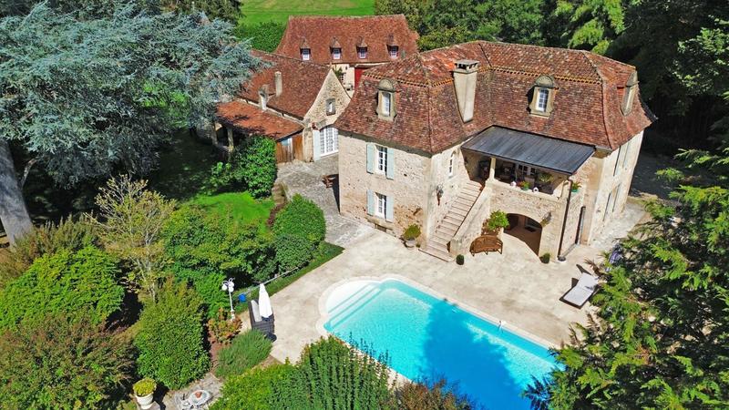 Maison - 319 m² - 9 pièces