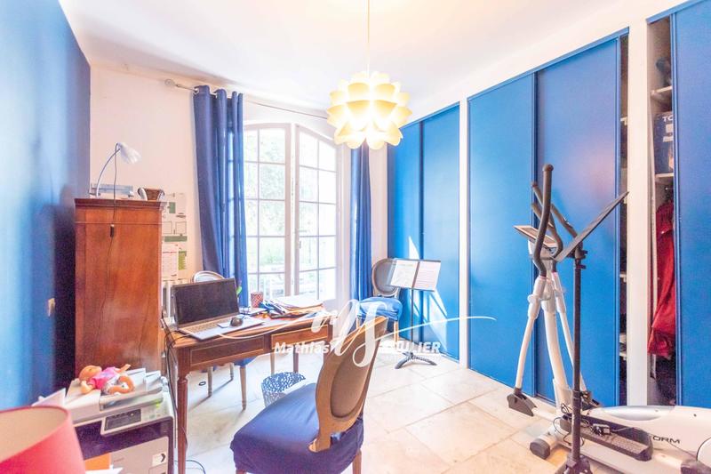 Maison - 300 m² - 15 pièces