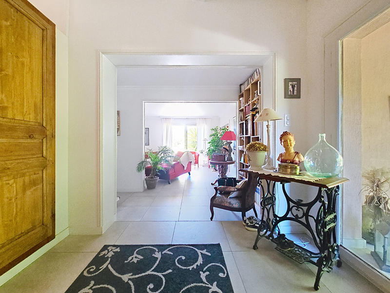 Maison - 256 m² - 6 pièces