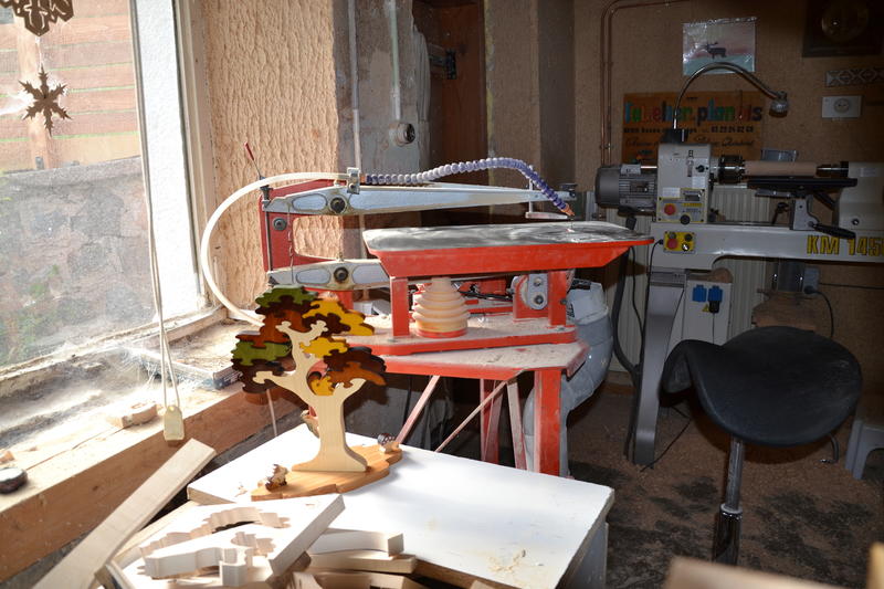 Démonstrations de chantournage à l'atelier de jouets et d'objets en bois