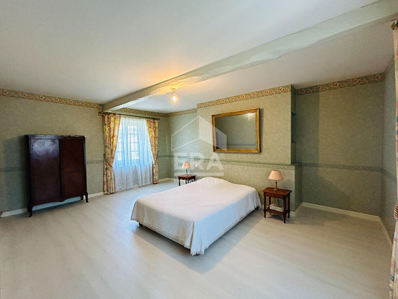 Maison - 265 m² - 7 pièces