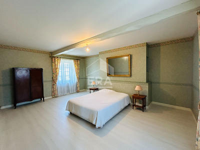 Maison - 265 m² - 7 pièces