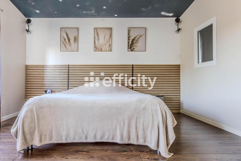 Villa - 260 m² - 9 pièces