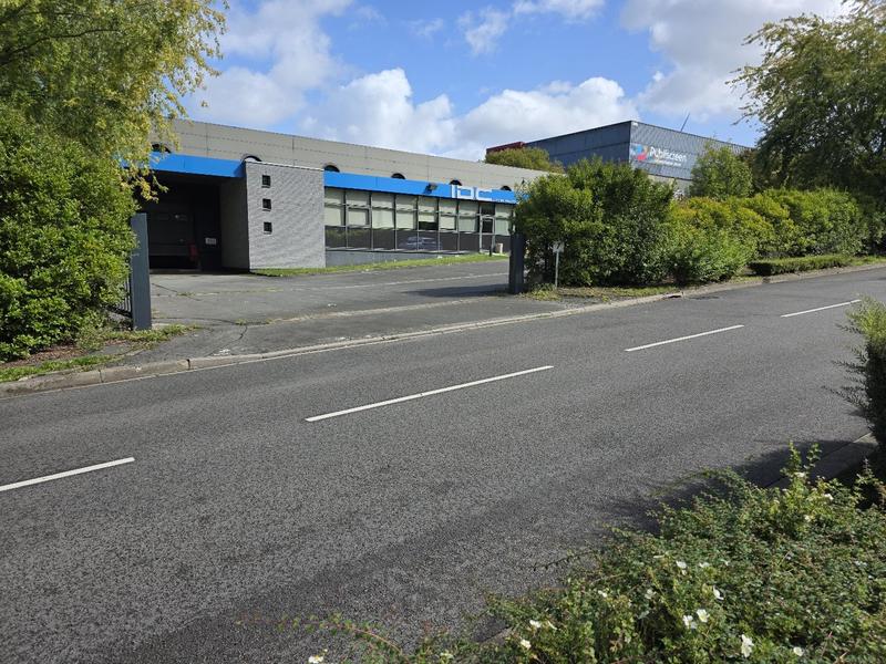 Entrepôt - 2 860 m²