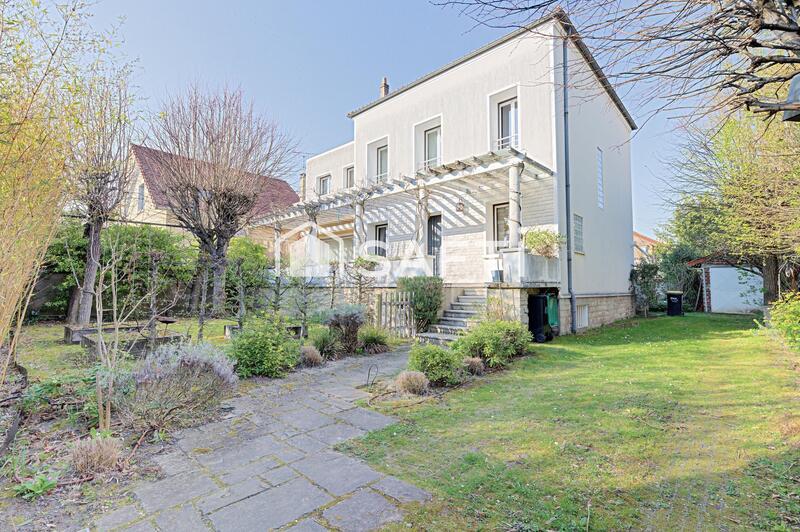 Maison - 220 m² - 7 pièces