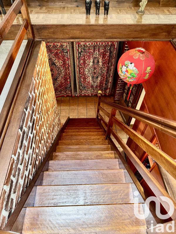 Maison - 230 m² - 8 pièces