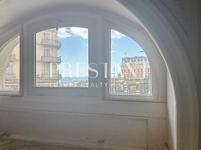 Appartement - 84 m² - 2 pièces