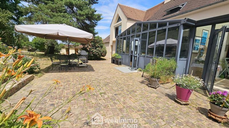 Maison - 320 m² - 11 pièces