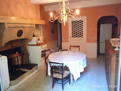 Maison traditionnelle - 197 m² - 8 pièces