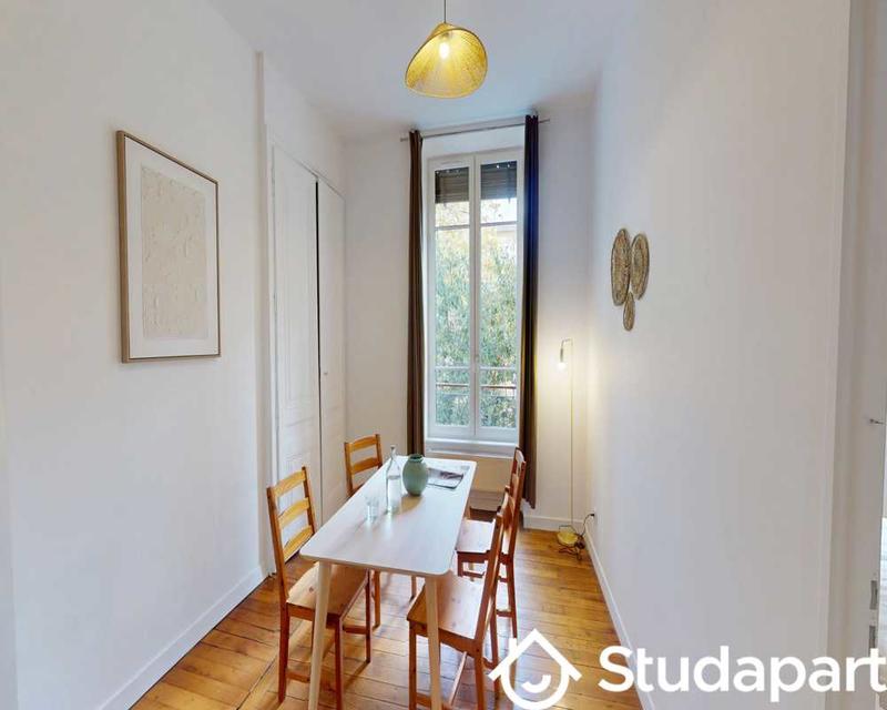 Chambre - 80 m² - 1 pièce