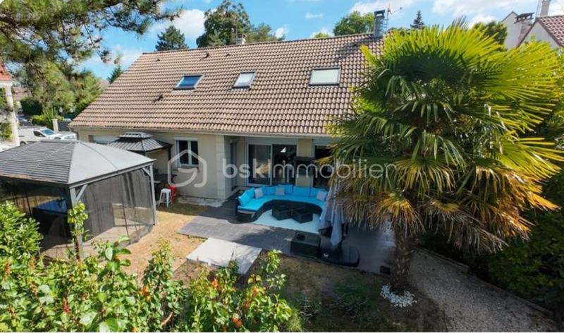 Maison - 200 m² - 8 pièces