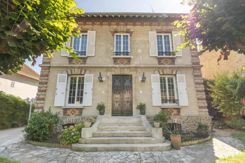 Maison - 250 m² - 7 pièces