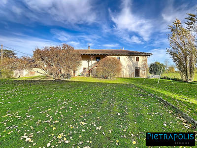 Maison - 256 m² - 8 pièces