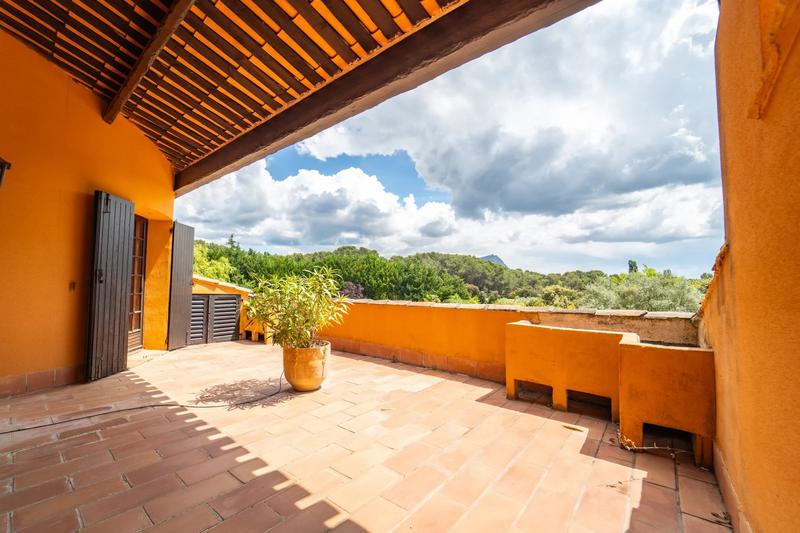 Propriété - 307 m² - 7 pièces