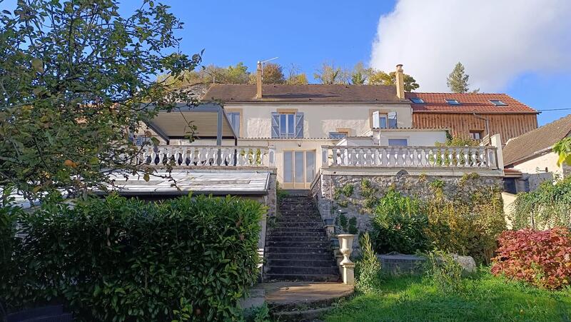 Demeure - 133 m² - 8 pièces