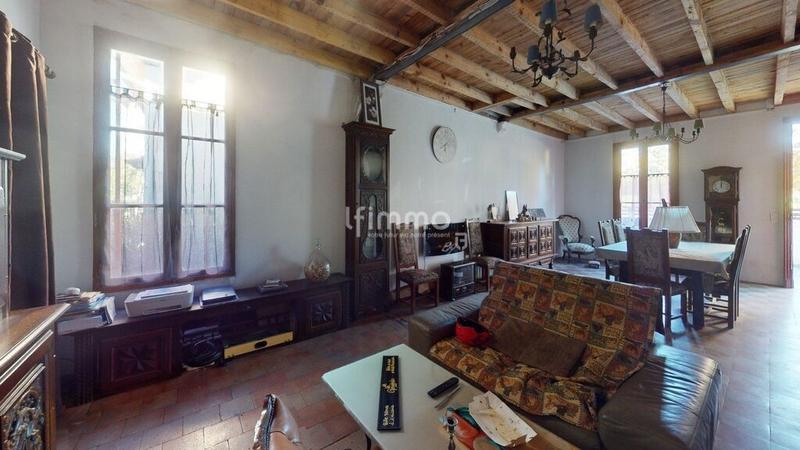 Maison - 240 m² - 8 pièces