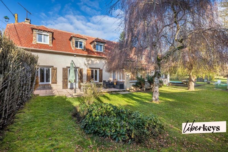 Propriété - 220 m² - 8 pièces