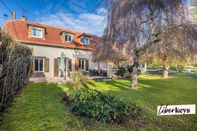 Propriété - 220 m² - 8 pièces