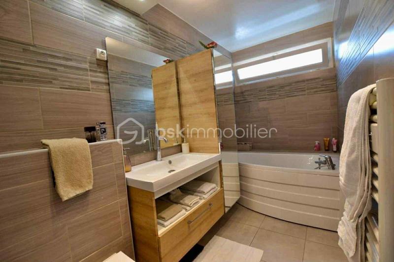 Appartement - 77 m² - 4 pièces