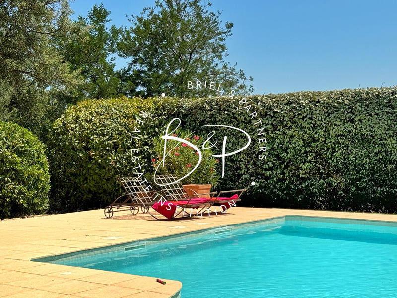 Maison - 267 m² - 8 pièces