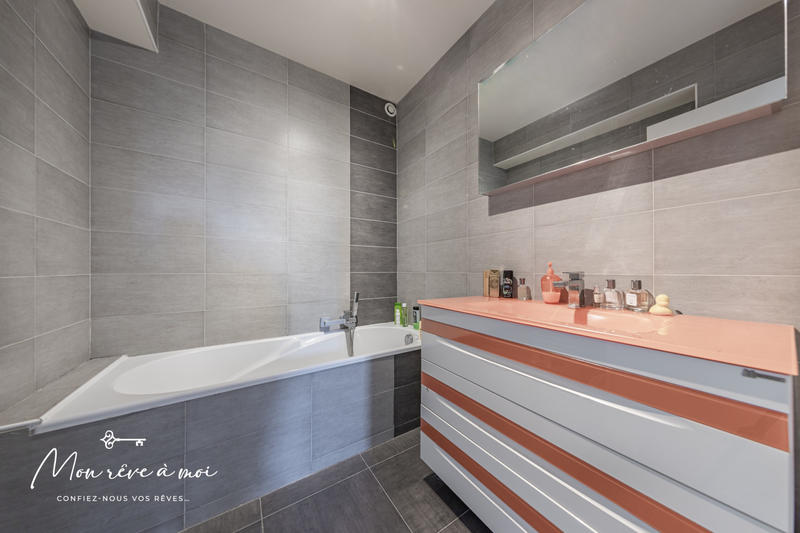 Maison - 207 m² - 8 pièces