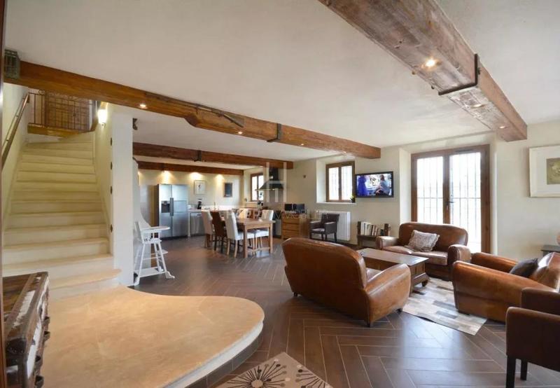 Propriété - 300 m² - 10 pièces