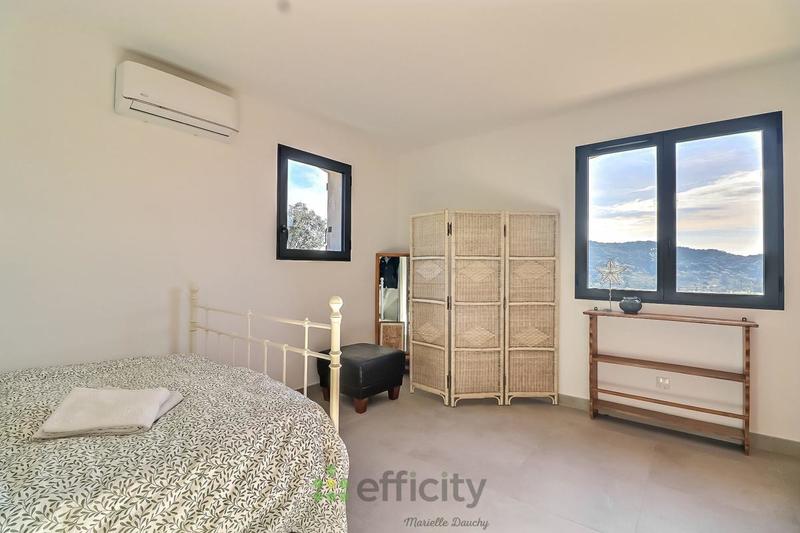 Maison - 250 m² - 9 pièces