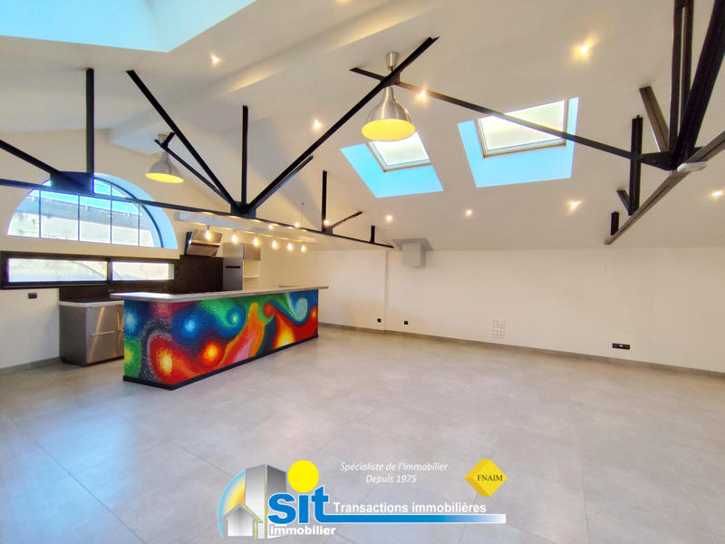 Loft - 120 m² - 3 pièces