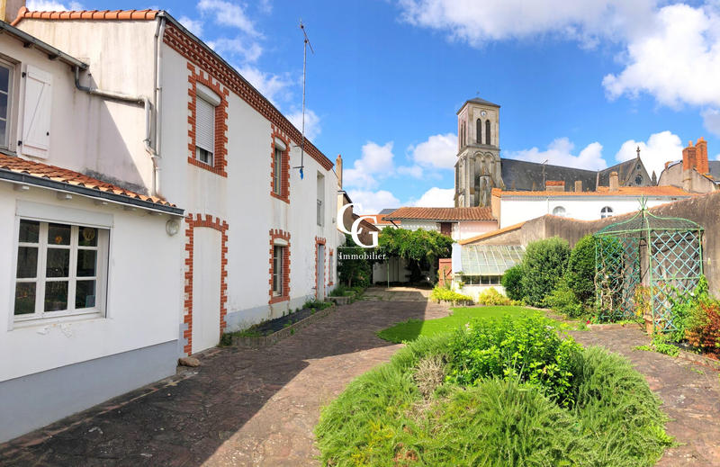 Maison ancienne - 242 m² - 11 pièces