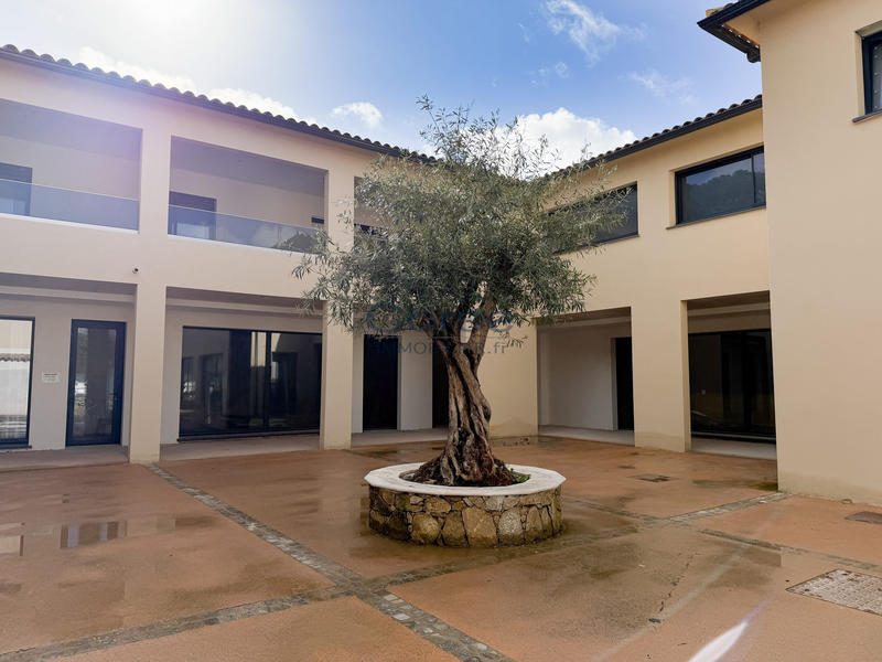 Local commercial - 67 m² - 1 pièce