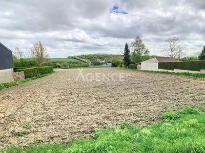 Terrain constructible - 1 350 m²