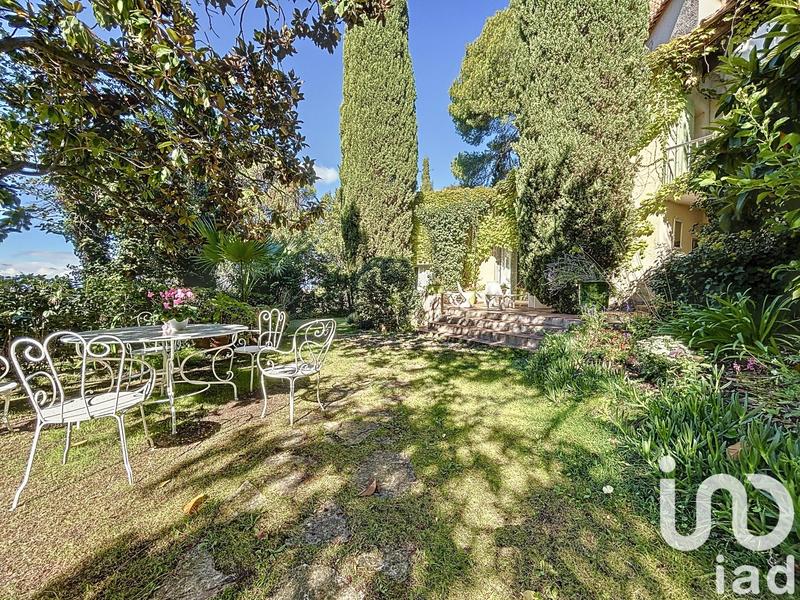 Maison - 233 m² - 7 pièces