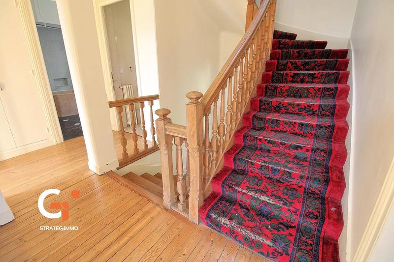 Maison - 195 m² - 8 pièces