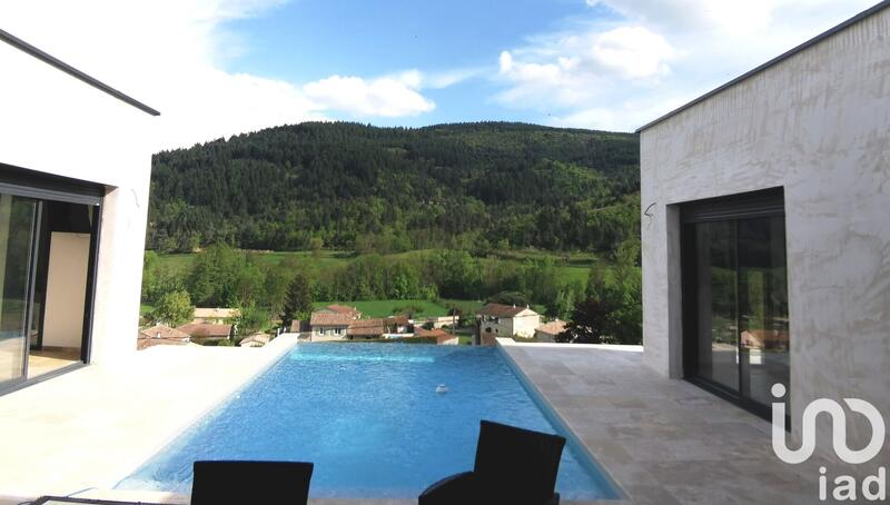 Maison - 212 m² - 6 pièces