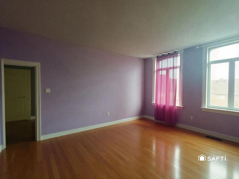 Maison - 214 m² - 8 pièces