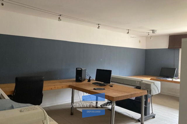 Local commercial - 596 m²