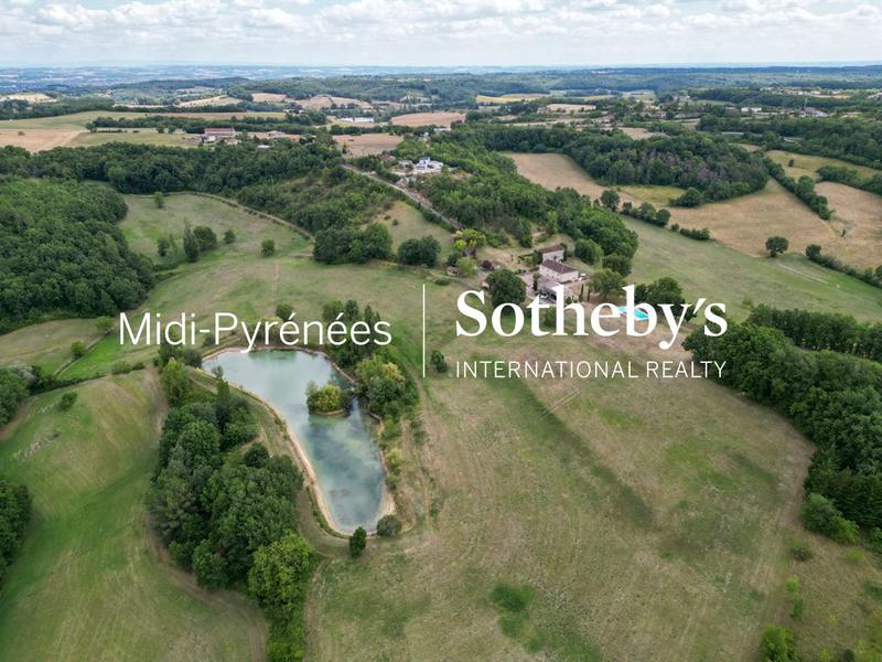 Maison - 288 m² - 12 pièces