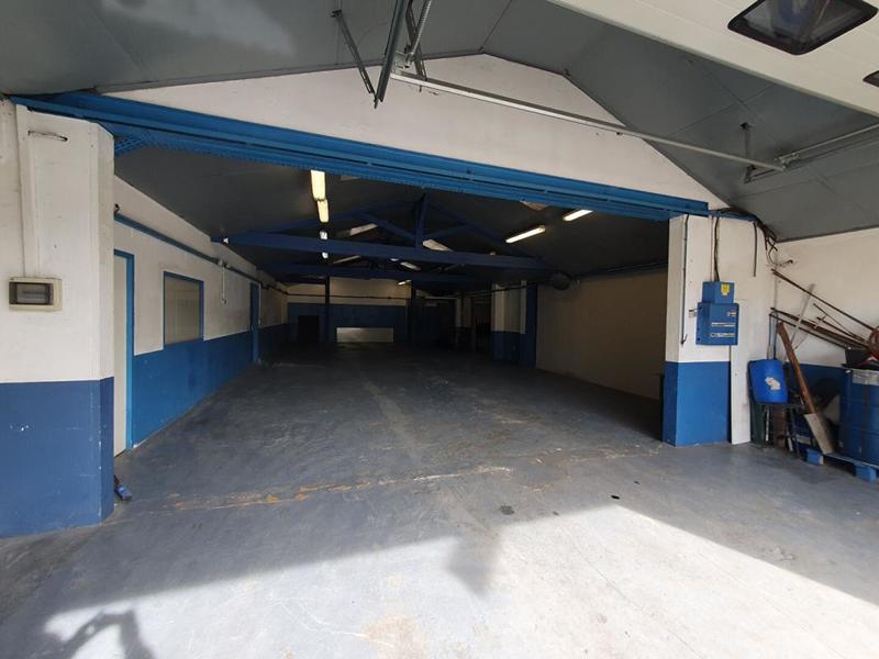 Local d'activité / Entrepôt - 415 m²