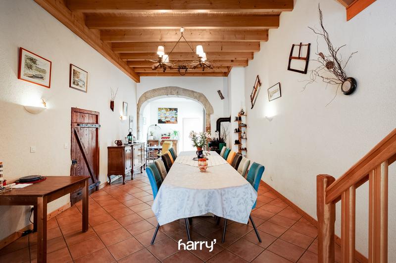 Maison - 548 m² - 13 pièces