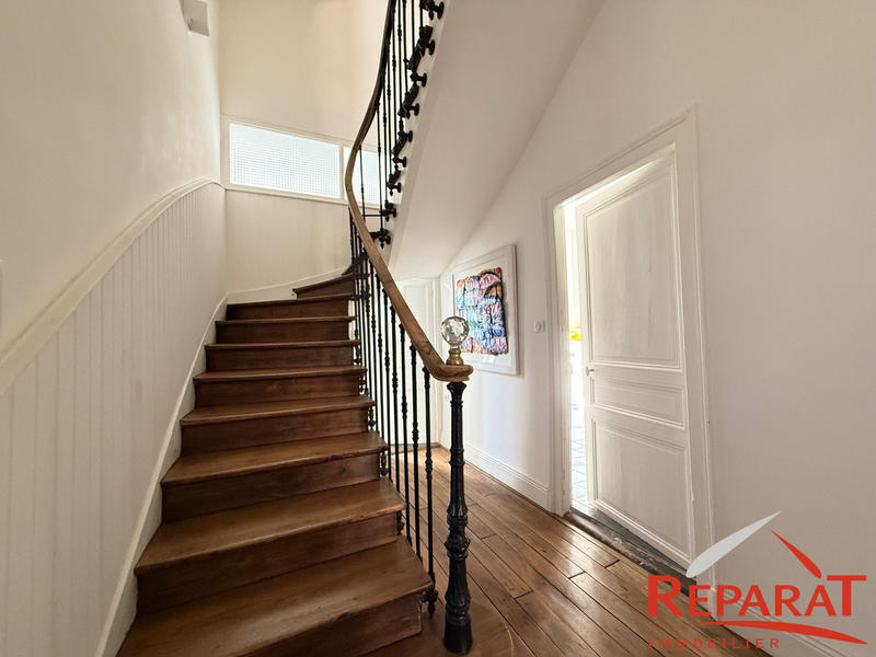 Maison - 280 m² - 7 pièces