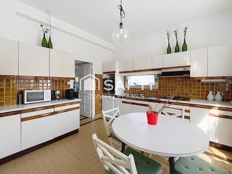 Maison - 300 m² - 9 pièces