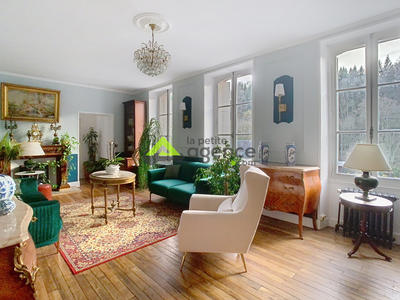 Maison - 266 m² - 9 pièces