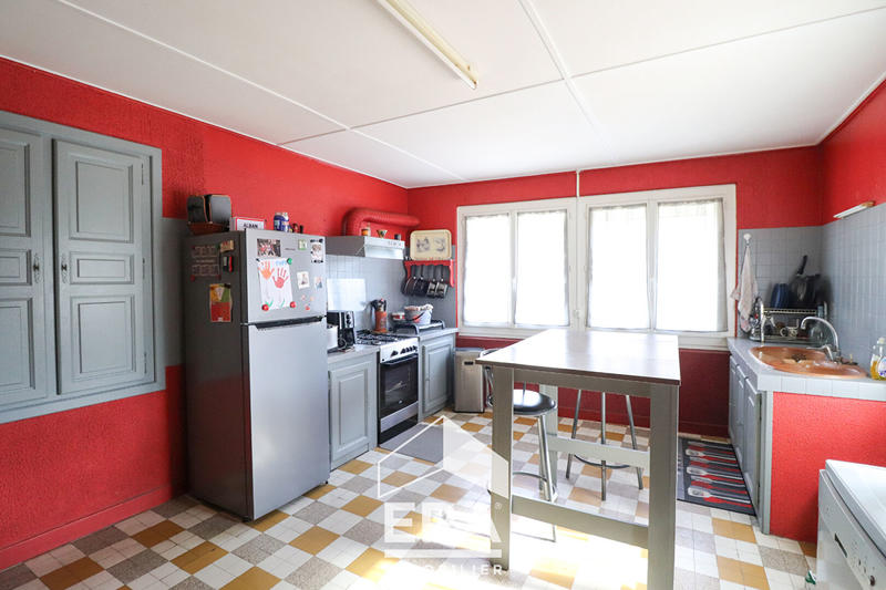 Maison - 285 m² - 10 pièces
