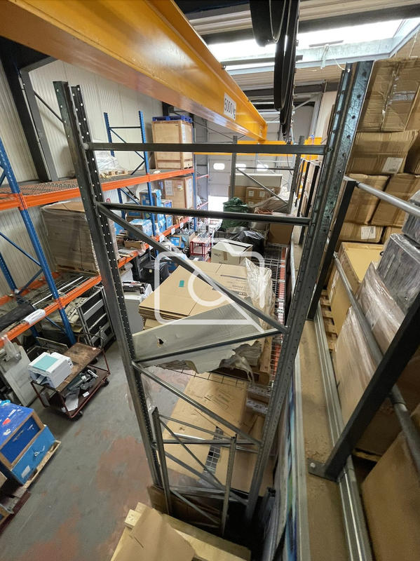 Entrepôt - 1 850 m²