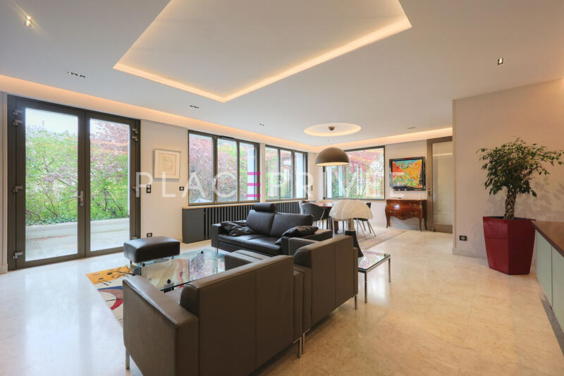 Maison - 290 m² - 9 pièces