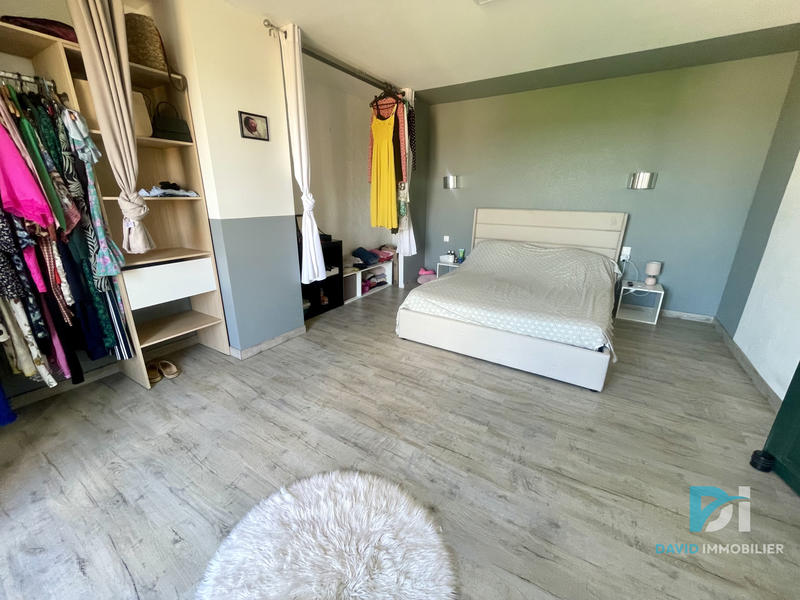 Maison - 242 m² - 5 pièces