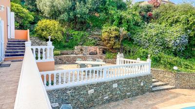 Maison - 232 m² - 8 pièces